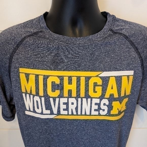 Michigan Wolverines Short Sleeve T-Shirt Men's Medium Polyester - Picture 2 of 7